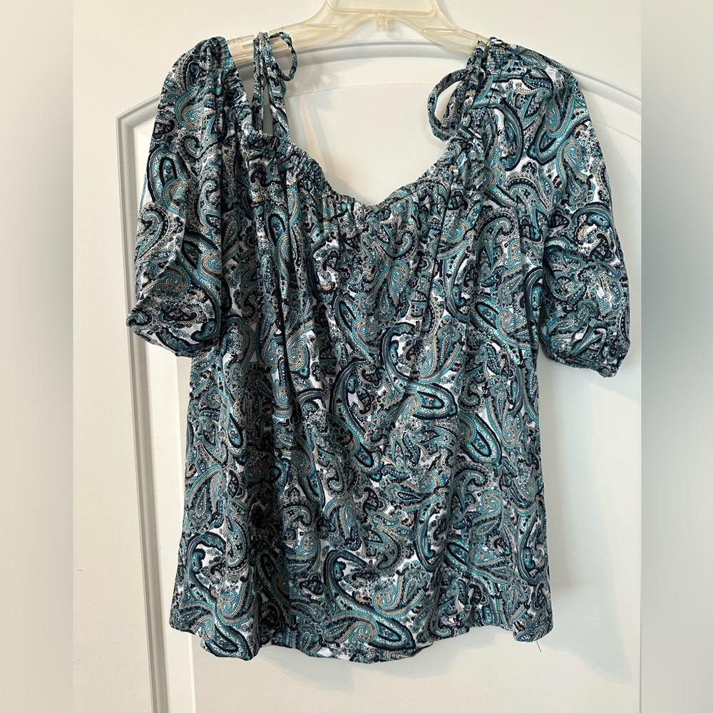 Beautiful top. Great condition.